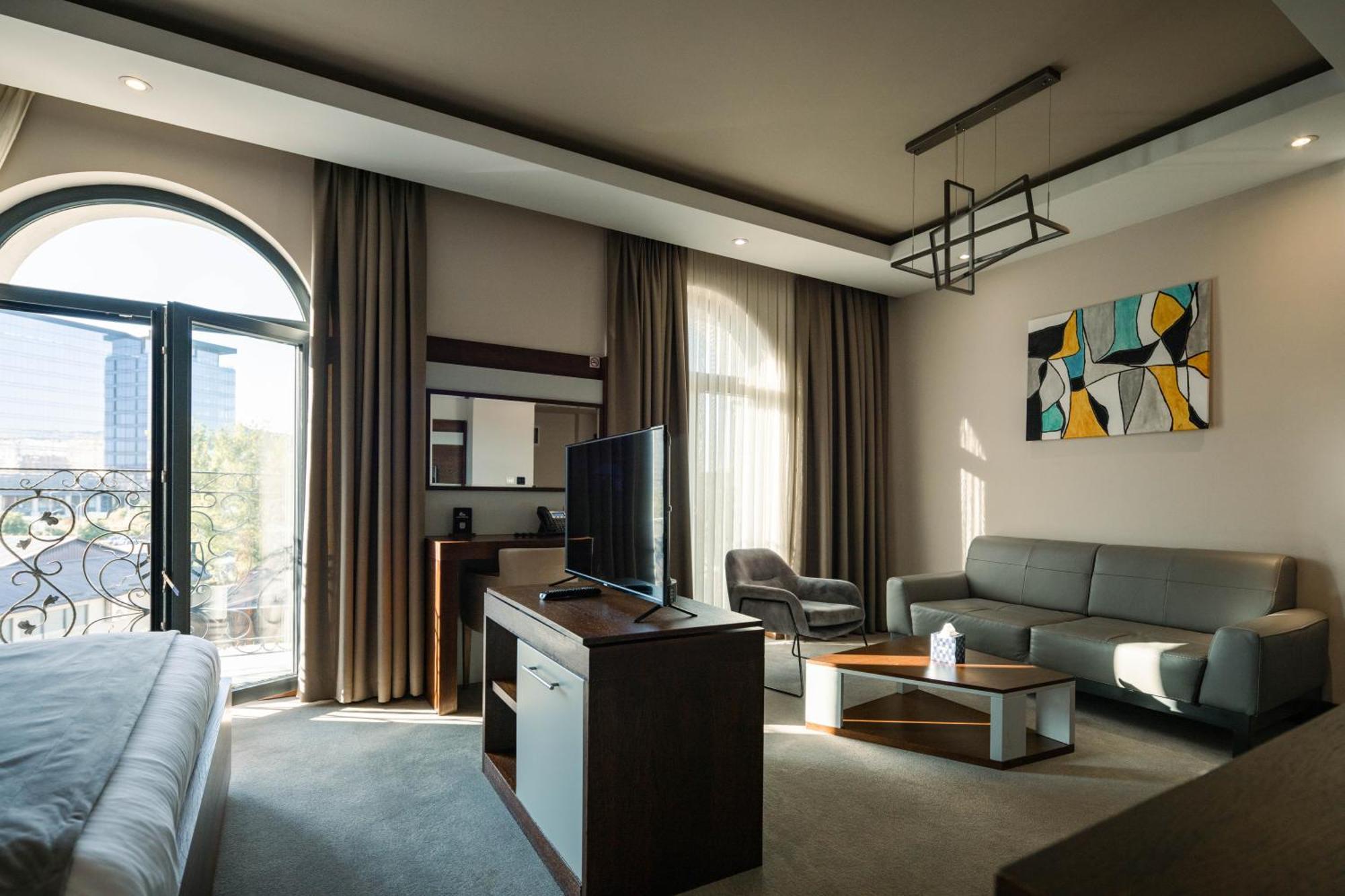 Hotel Prishtina Pristina Exteriör bild
