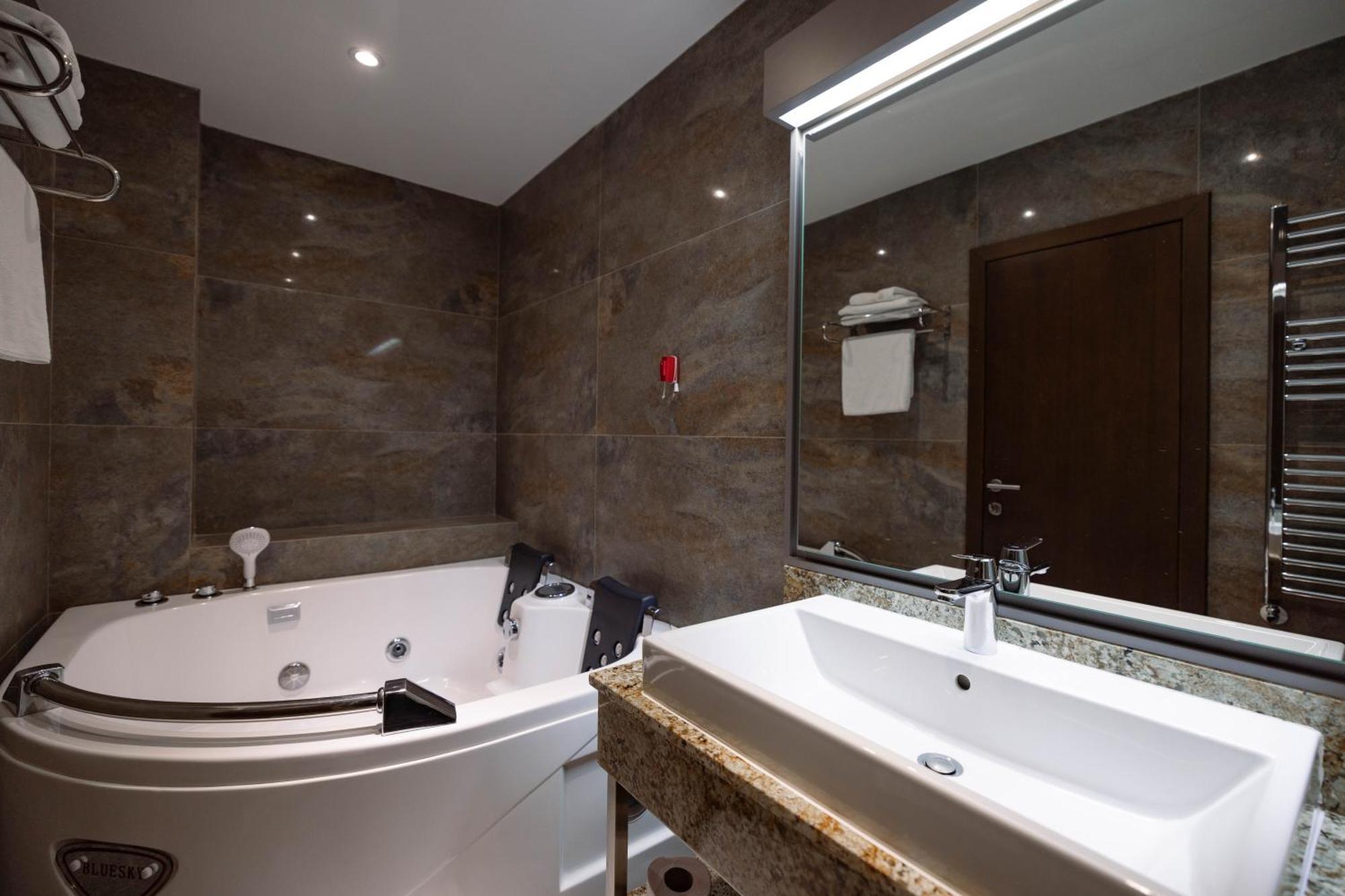 Hotel Prishtina Pristina Exteriör bild