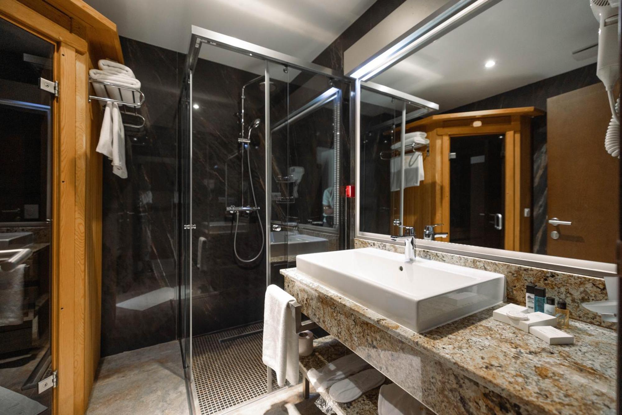 Hotel Prishtina Pristina Exteriör bild