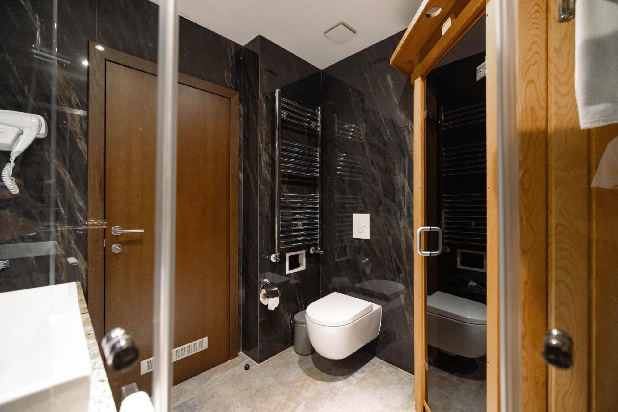 Hotel Prishtina Pristina Exteriör bild