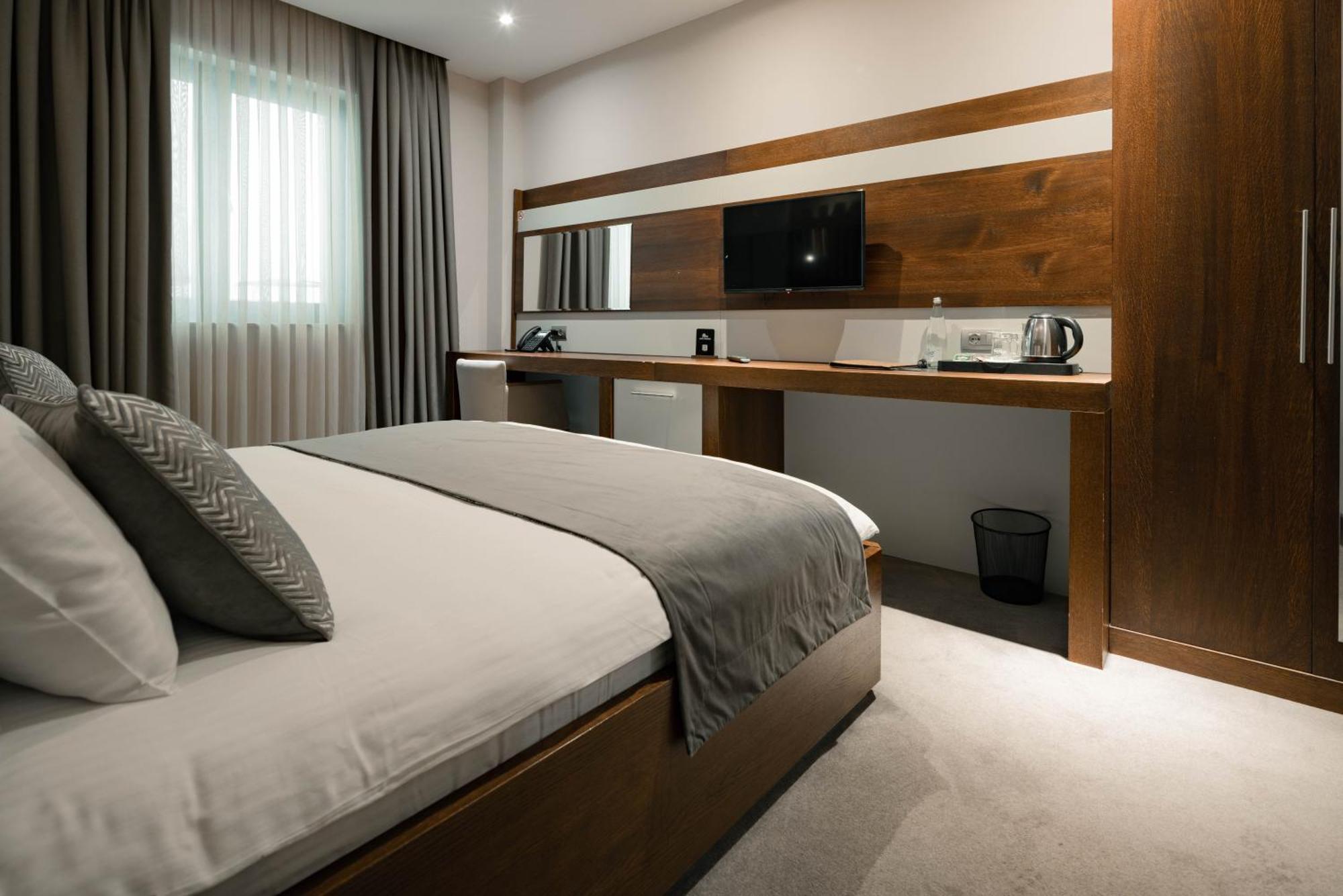 Hotel Prishtina Pristina Exteriör bild