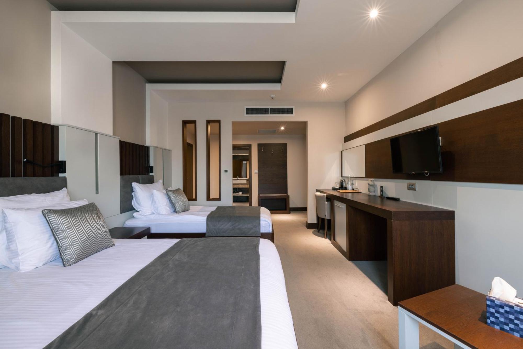 Hotel Prishtina Pristina Exteriör bild