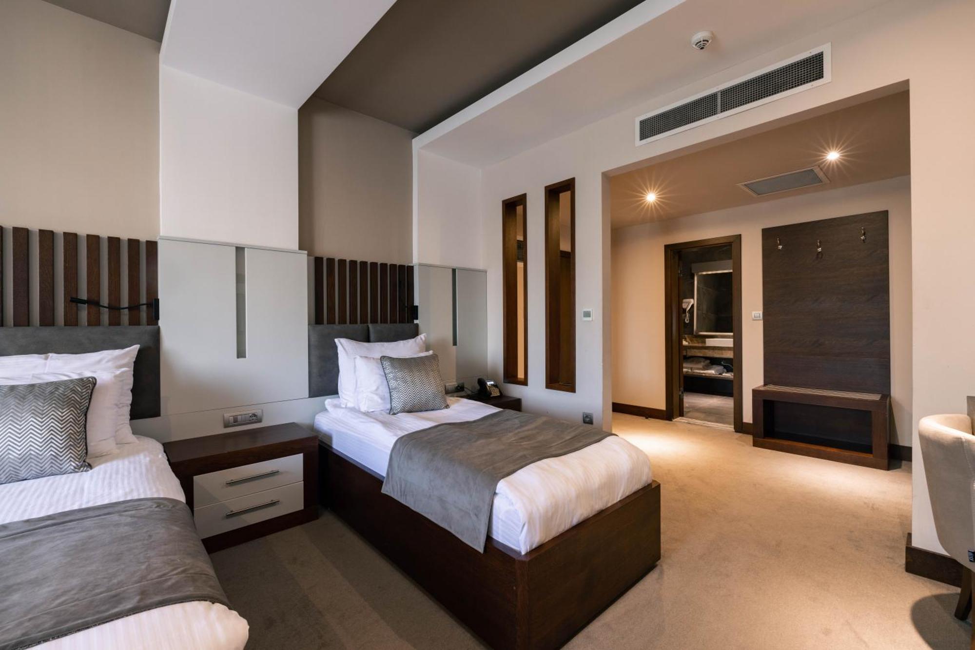 Hotel Prishtina Pristina Exteriör bild