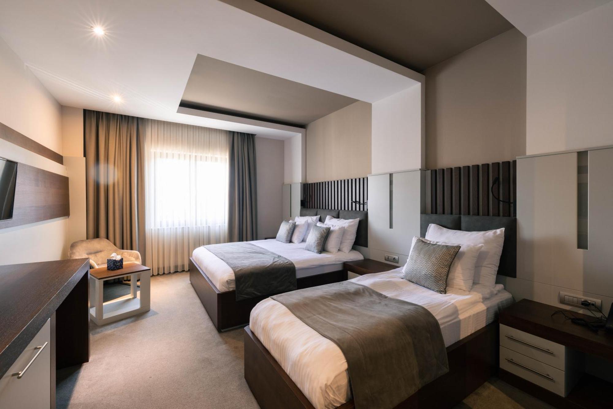 Hotel Prishtina Pristina Exteriör bild