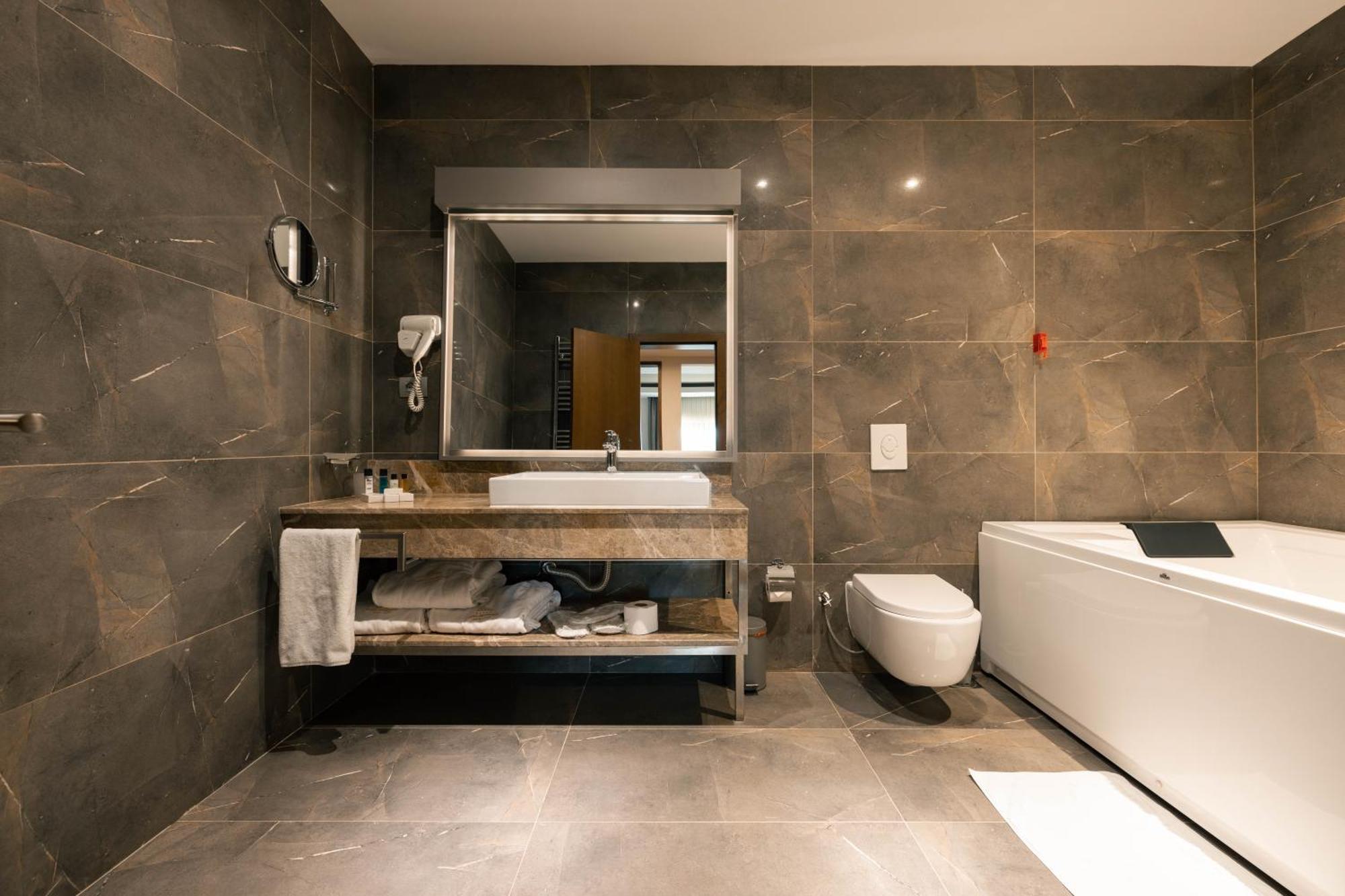 Hotel Prishtina Pristina Exteriör bild