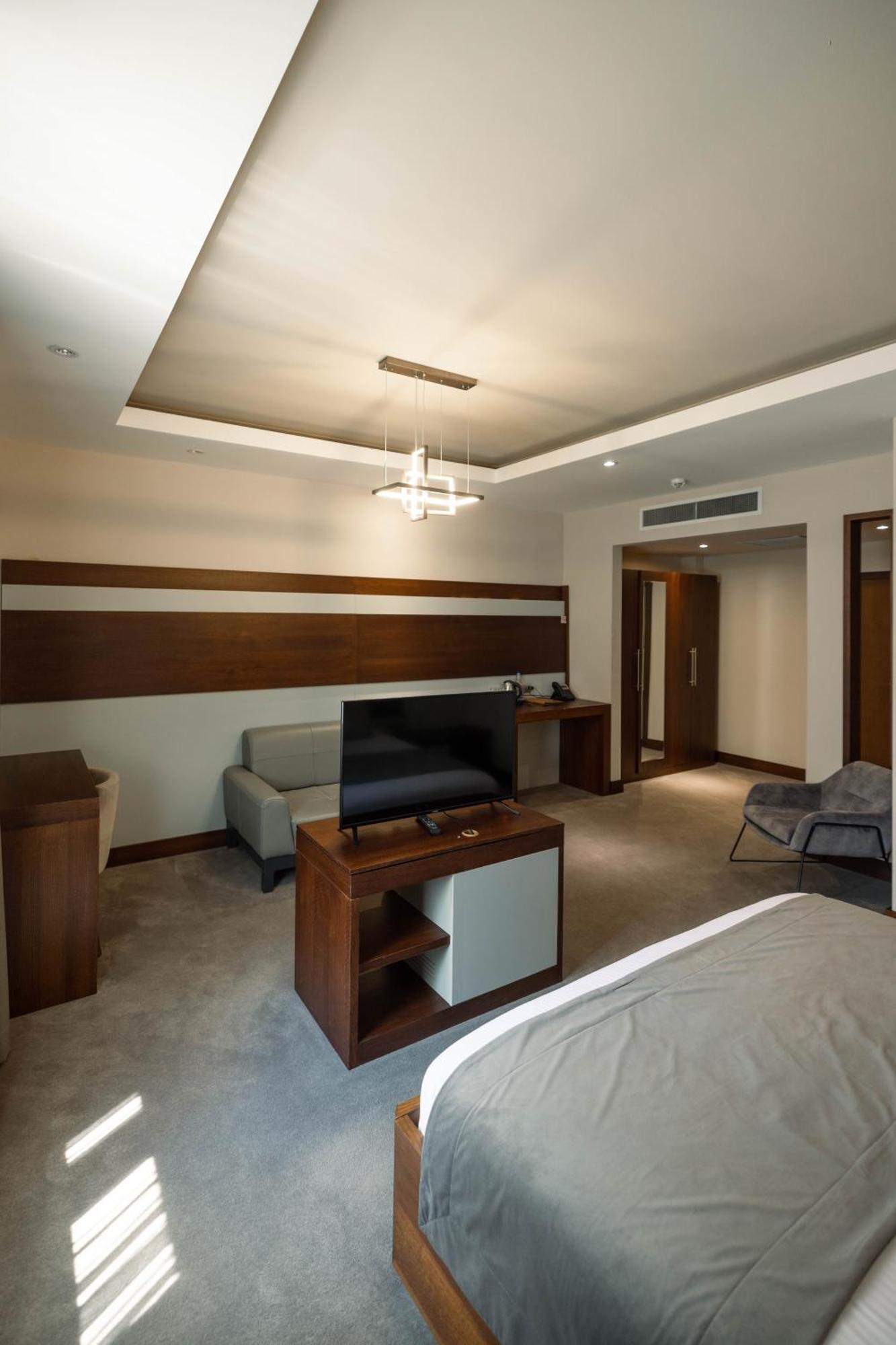 Hotel Prishtina Pristina Exteriör bild