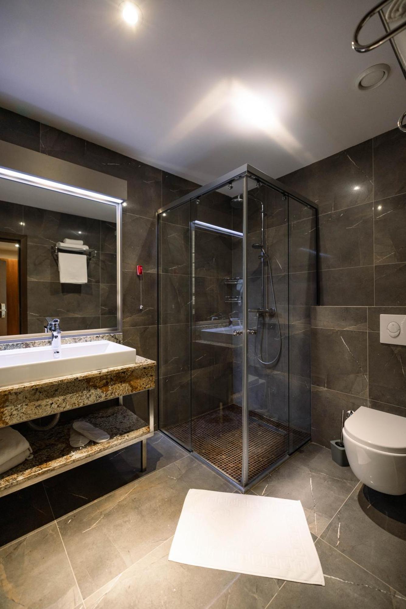 Hotel Prishtina Pristina Exteriör bild