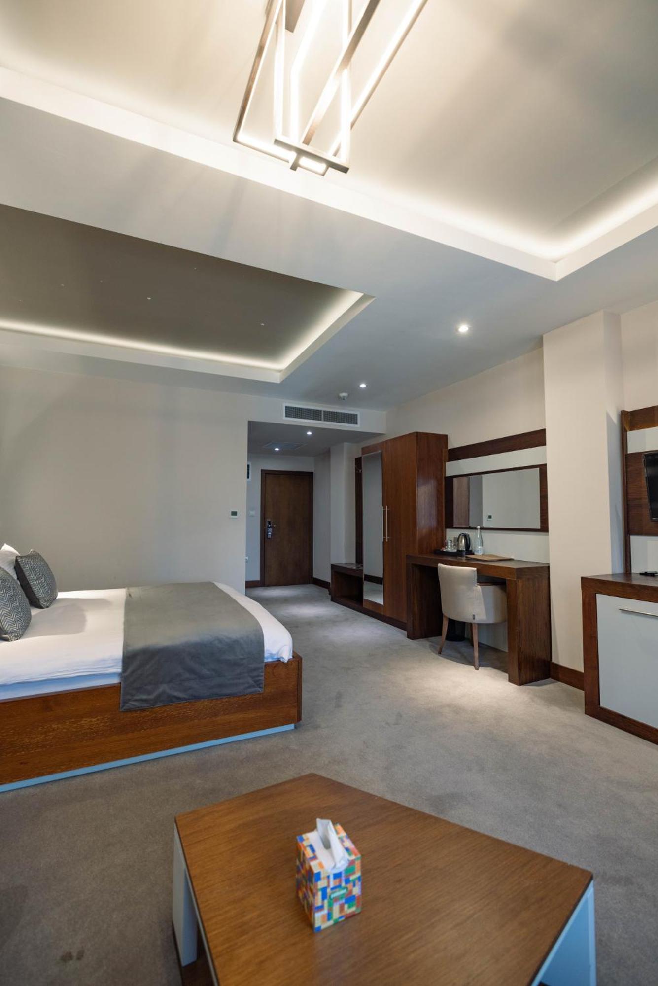 Hotel Prishtina Pristina Exteriör bild