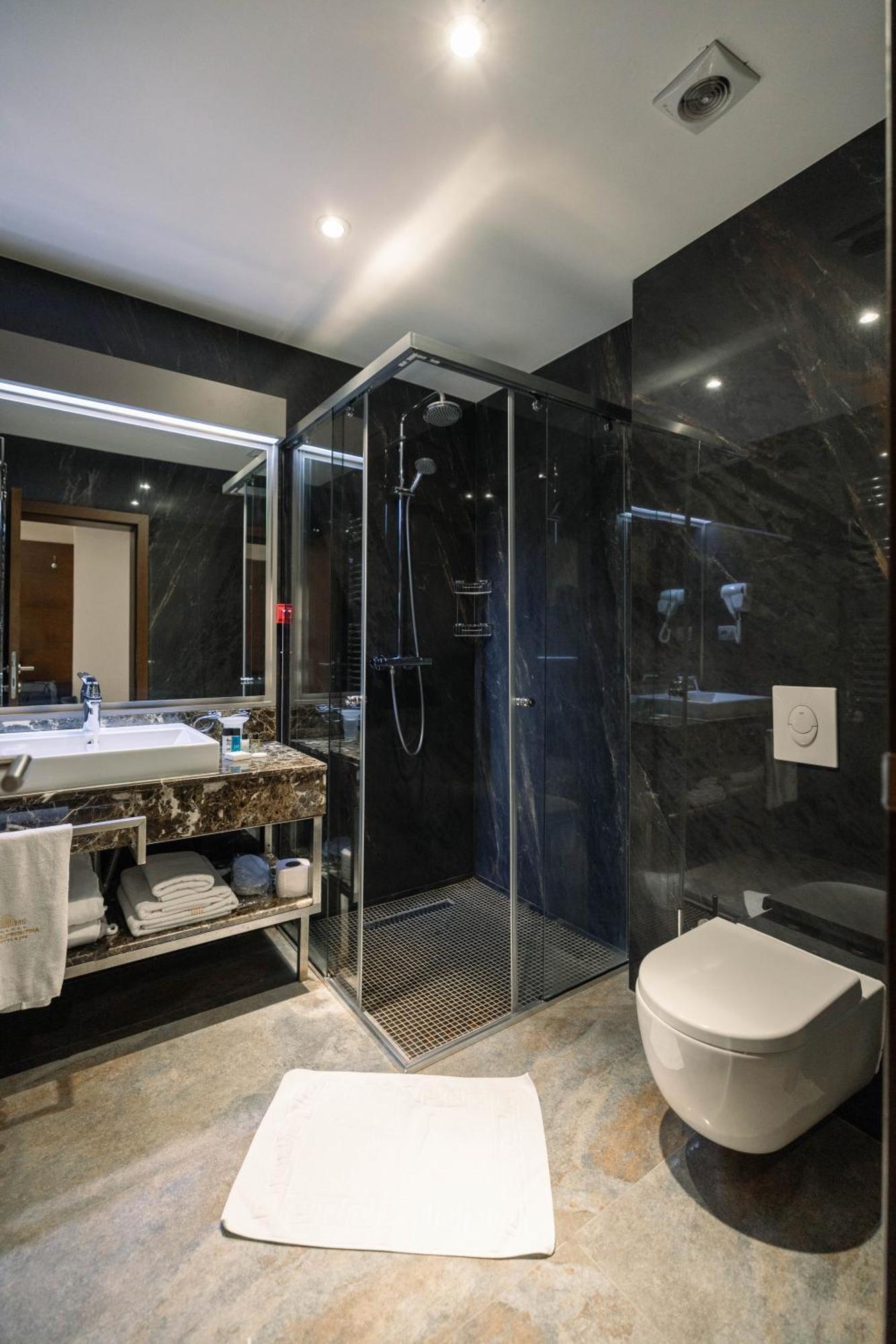 Hotel Prishtina Pristina Exteriör bild