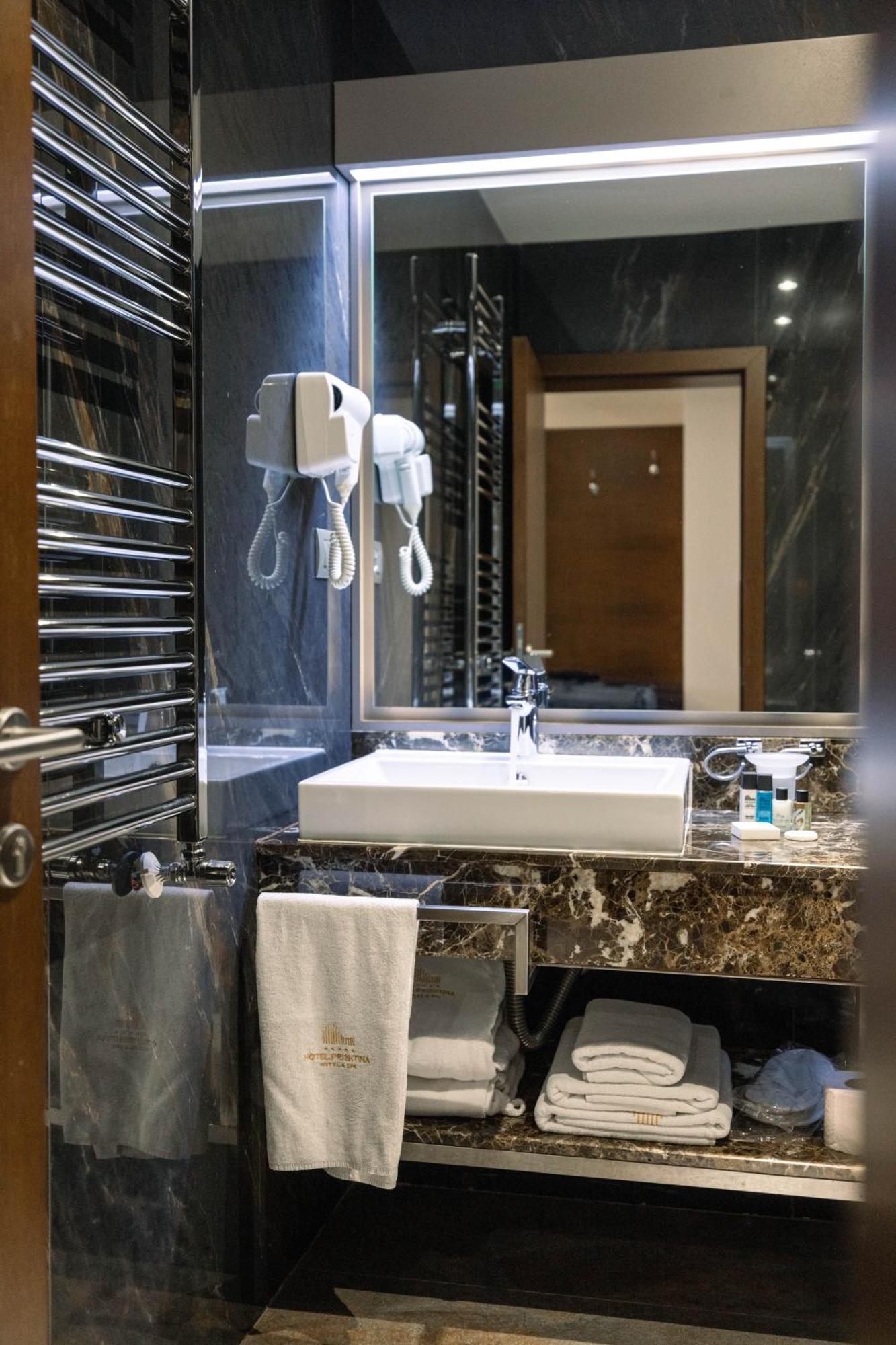 Hotel Prishtina Pristina Exteriör bild