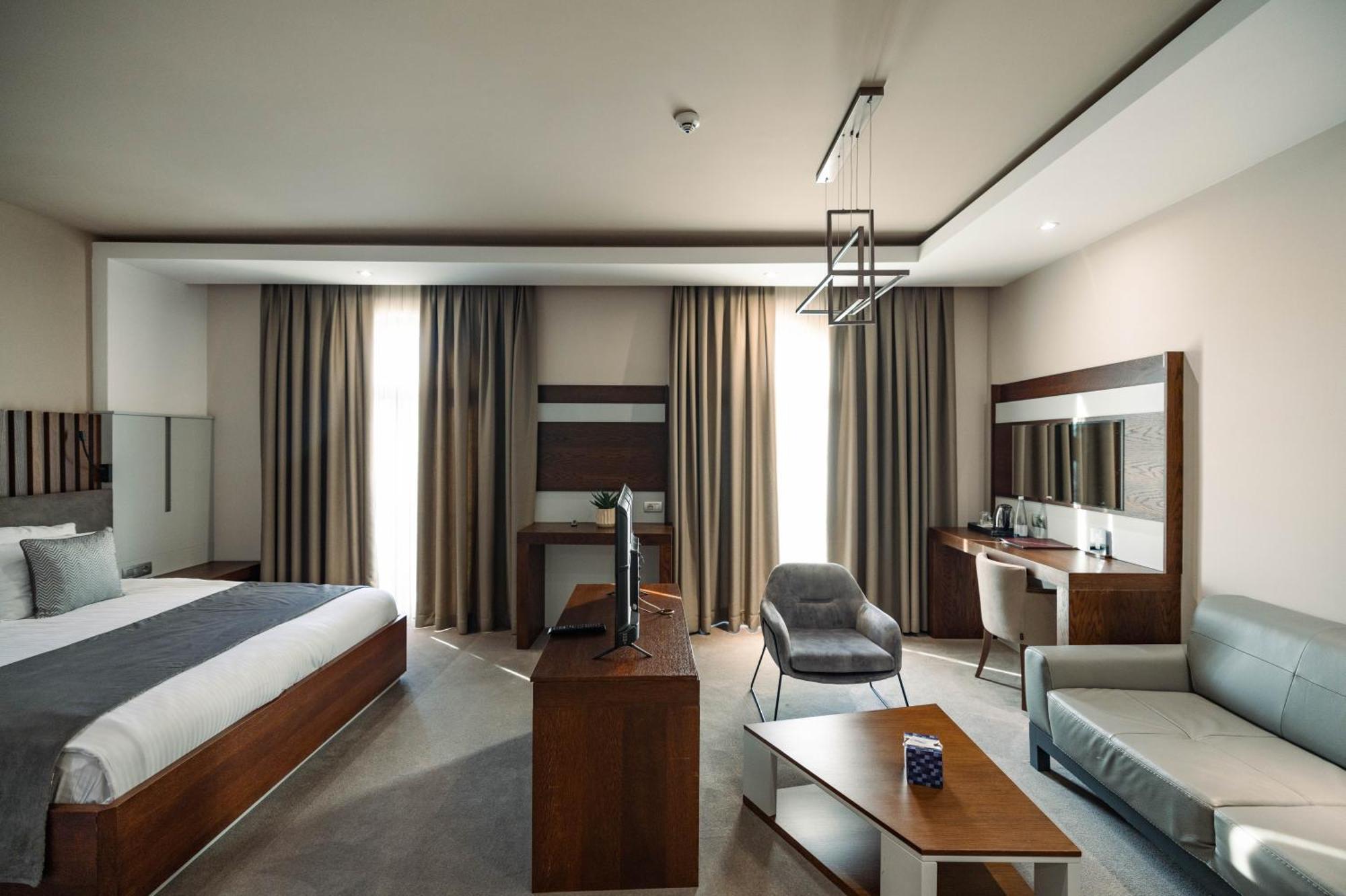 Hotel Prishtina Pristina Exteriör bild